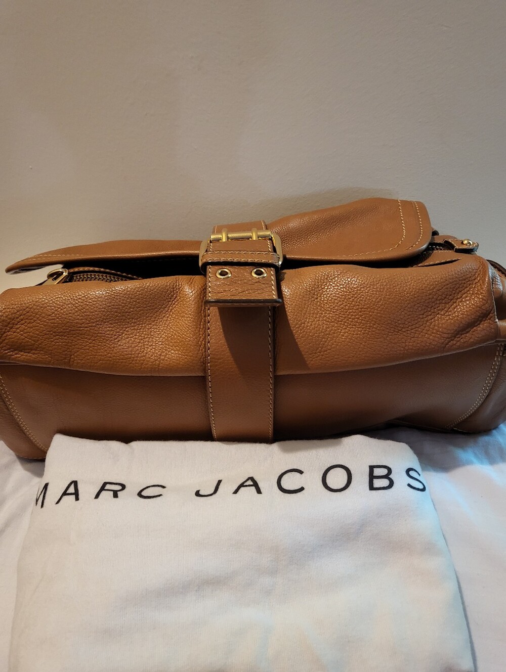 Marc Jacobs Tan Leather Shoulder Bag - Classic Buckle Detail - Picture 6 of 13